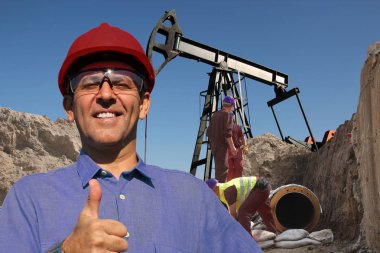 Petrol sahası İşler / grup petrol alan içinde hareket petrol işçileri de