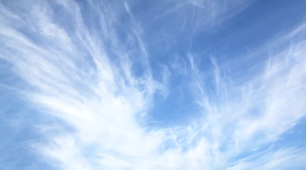 Blå himmel och moln himmel. — Stockfoto