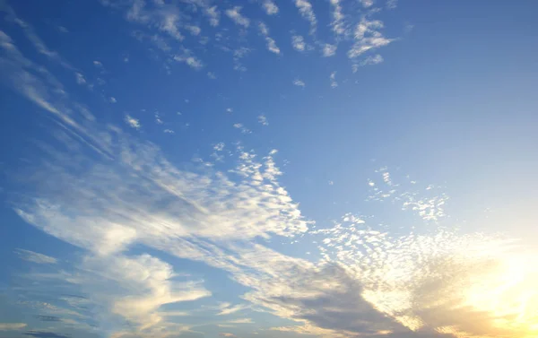 Sonnenuntergang mit Sonnenstrahlen — Stockfoto