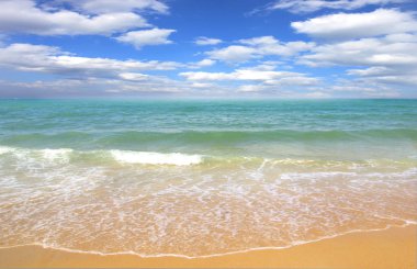 Plaj ve güzel tropikal deniz