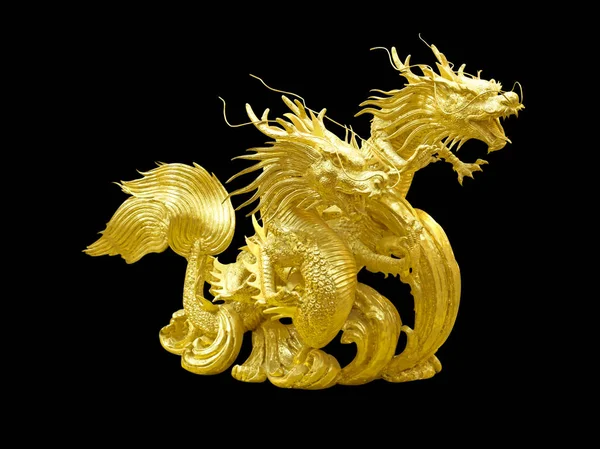 Golden Dragon snidat trä — Stockfoto