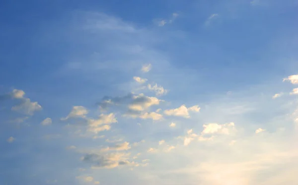 蓝色天空白云抽象自然背景 — 图库照片