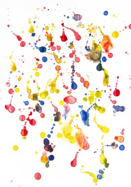 Beyaz kağıt üzerine suluboya damla