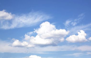 Gökyüzü beyaz bulutlar