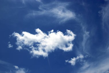 Gökyüzü beyaz bulutlar