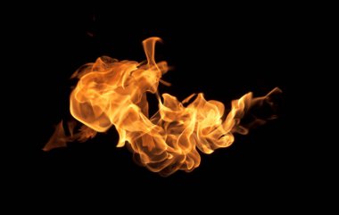 alevler siyah arkaplanda