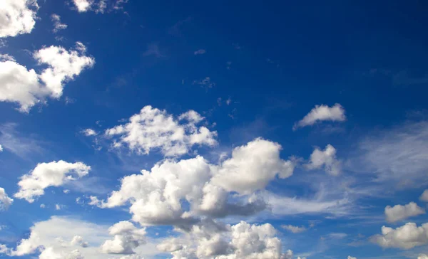 蓝天白云自然背景 — 图库照片