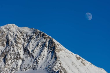 Avustralya Alplerinde karlı dağlar