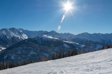 Avustralya Alplerinde karlı dağlar