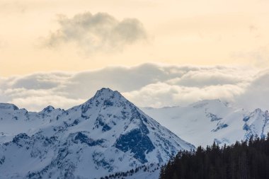 Avusturya Alplerinde karlı kış