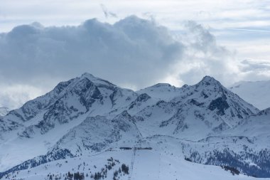 Avusturya Alplerinde karlı kış