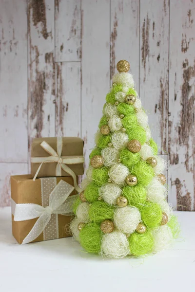 Kreatív Karácsonyfa Újév Karácsonyi Háttér Rusztikus Stílus Ünnepi Karácsonyfa Fehér — Stock Fotó