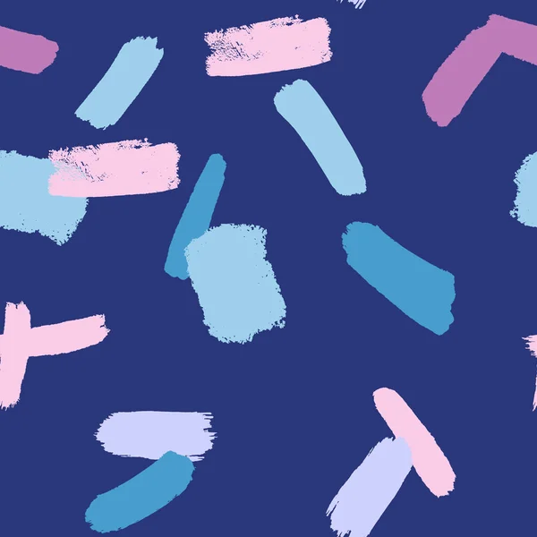 Motivo creativo moderno senza cuciture con pennellate rosa e blu chiaro, tracce di vernice o macchie su sfondo blu . — Vettoriale Stock