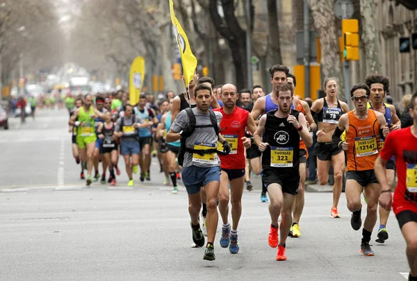 Group of runners in Barcelona streets — Stock Photo, Image