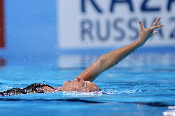 在2013年7月24日在巴塞罗那举行的世界锦标赛的独奏花样游泳比赛中 加拿大的克洛伊 艾萨克 Bcn2013 — 图库照片
