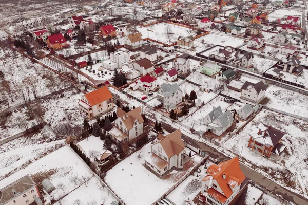 Country residential property: aerial drone photo. Residential real estate in the area of private development. — Stock Photo, Image