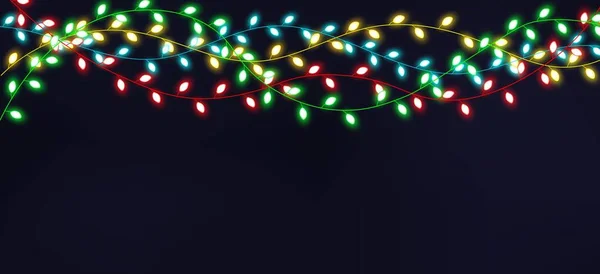 Luzes coloridas de Natal no fundo azul escuro. Luzes brilhantes para o Natal e Ano Novo. guirlanda verde, vermelho, azul, ouro. Coleção de guirlanda brilhante. Ilustração vetorial —  Vetores de Stock