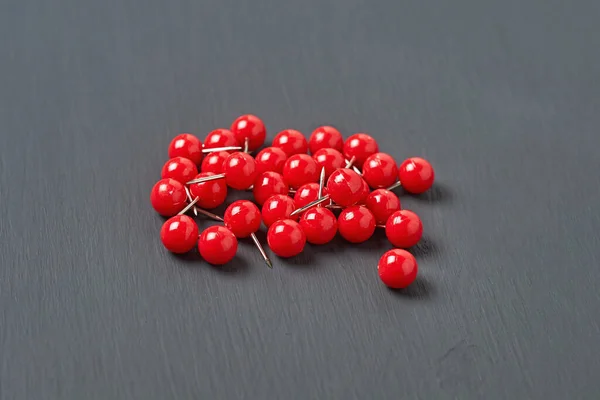 Tas Nombreuses Broches Rouges Sur Bureau Béton Foncé Bureau École — Photo