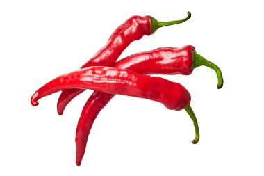 Beyaz arka planda gölgesiz olarak izole edilmiş farklı yemekler pişirmek için üç adet taze taze taze kırmızı biber. Üst görünüm