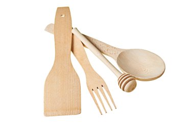 Mutfak gereçleri ahşap kaşık, bal, çatal ve beyaz arka planda gölgesiz izole edilmiş spatula. Yakın plan.
