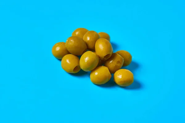 Tas Nombreuses Olives Marinées Sur Table Bleue Sur Cuisine Gros — Photo