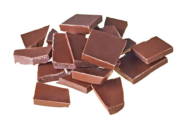 Σωρός Κομματιών Σπασμένου Μπαρ Σκούρου Πικρού Γαλακτώδους Σοκολάτας Που Απομονώνονται — Φωτογραφία Αρχείου