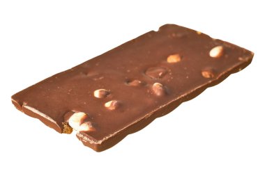 Beyaz arka planda fıstık ve kuru üzümlü dikdörtgen çikolata.