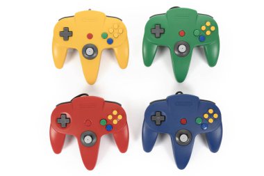 Klasik renkleri Nintendo 64 oyun konsolu