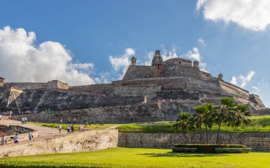 Kolombiya 'nın Cartagena de Indias kentindeki San Felipe kalesinin panoramik tablosu. Bu takviye İngiliz işgalcilere ve İspanyol fatihlere karşı şehrin savunmasıydı..