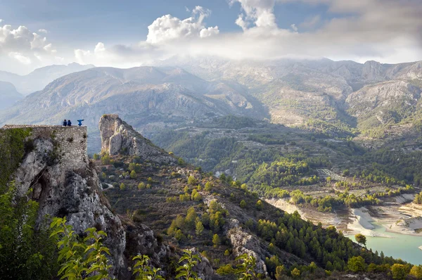 Göl neautiful Guadalest, İspanya