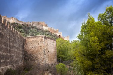  Müstahkem duvar ve kale Sagunto, İspanya'nın çöl bitkileri