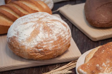 Metin için ücretsiz kopya alanı olan fırınlanmış malların çeşitli masadaki sunumu