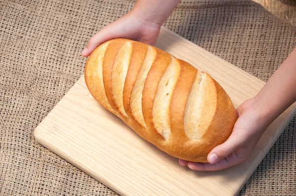 Хліб Руках Дитини — стокове фото