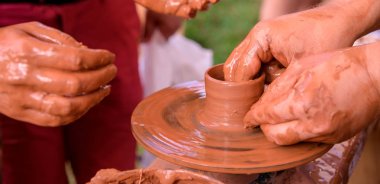 Ukraynalı geleneksel el yapımı seramik kaplar