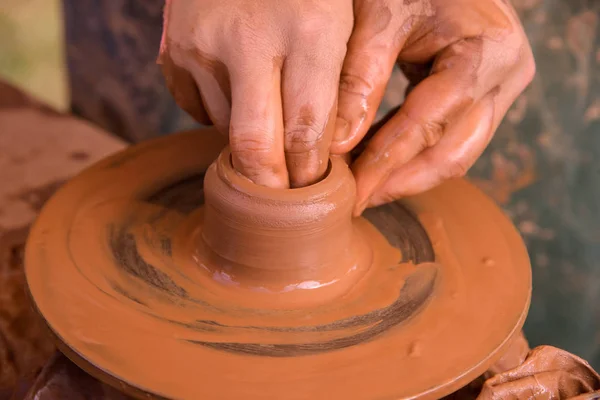 Ukrainska traditionella handgjorda keramiska krukor — Stockfoto