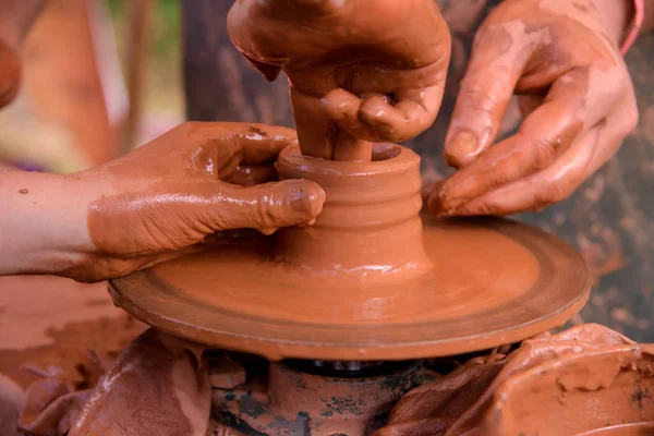 Ukrainska traditionella handgjorda keramiska krukor — Stockfoto