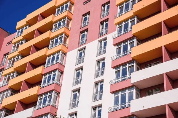 Apartment building on blue sky background — Stock Photo, Image