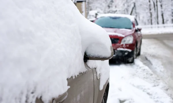 Auto onder sneeuw — Stockfoto