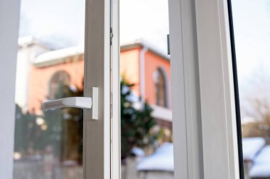 plastik vinil penceresini açın