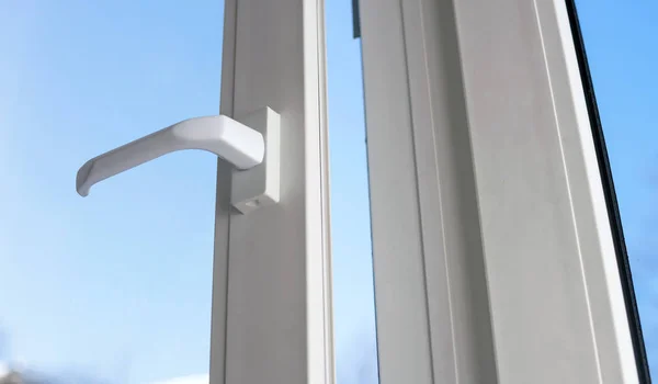 Membuka jendela vinil plastik — Stok Foto