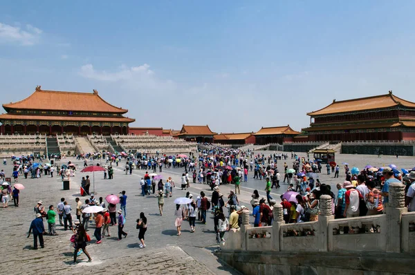 2013年5月24日 観光客は紫禁城の複合体内を歩く この宮殿博物館は 中国の皇帝の元中国の宮殿と国家の住居です — ストック写真