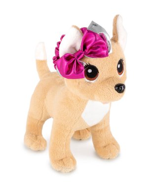 Beyaz arka planda gölgesi olan pembe kurdeleli şirin bir köpek yavrusu. Beyaz altında oturan neşeli, parlak, kahverengi köpek. Çocuklar için peluş peluş kukla oyuncağı. Çocuklar için oyuncak..