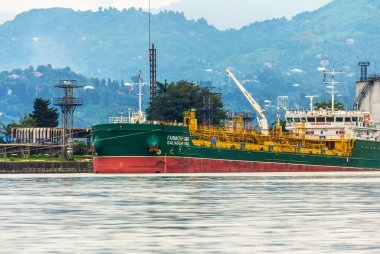 Batum, Gürcistan - 27 Ağustos 2019. Kargo gemisi Galiasgar Kamal Batumi limanında