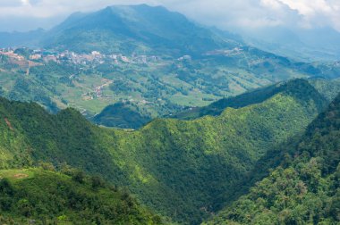 Vietnam 'daki dağların panoramik manzarası