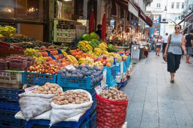 Fruit shop on the streets on Istanbul with tourists