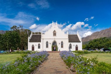 Güney Afrika, Franschhoek 'teki ana caddedeki tarihi kilise.