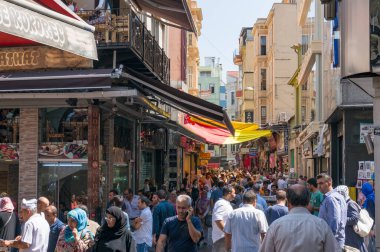 Crowd of people on the street lined with shops near Grand Bazaar