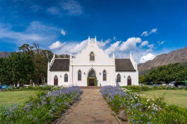 Güney Afrika, Franschhoek 'teki ana caddedeki tarihi kilise.