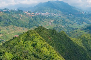 Panoramik dağ Vadisi Vietnam