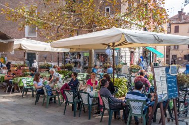 People dining and relaxing at outdoor restaurant in Venice